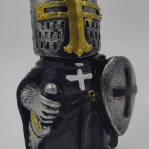 Crusader Knight Gnomes Guard Statues Yard Decor Garden Lawn Ornament - Picture 3 of 4